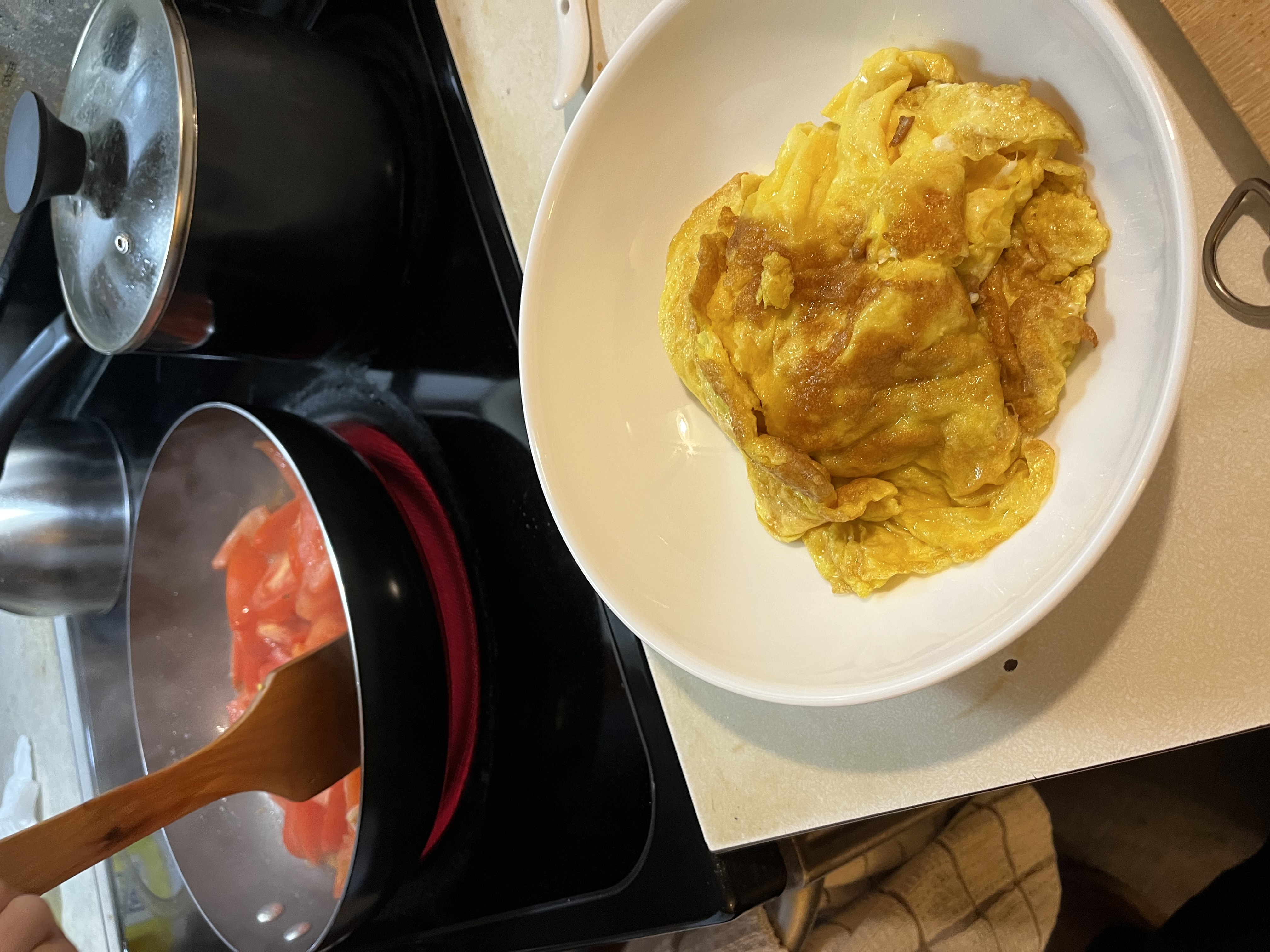 Take out Eggs to Cook Tomato