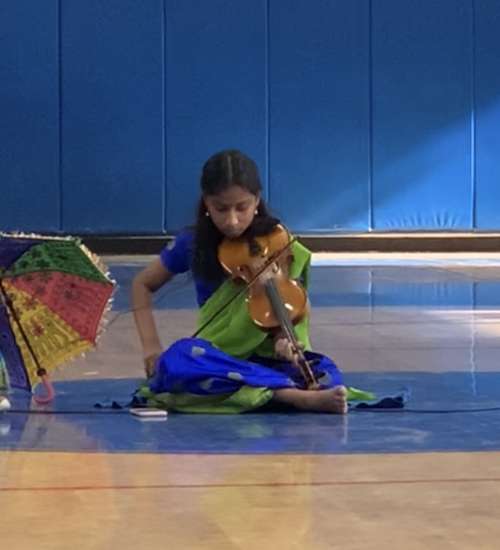 girl playing the violin